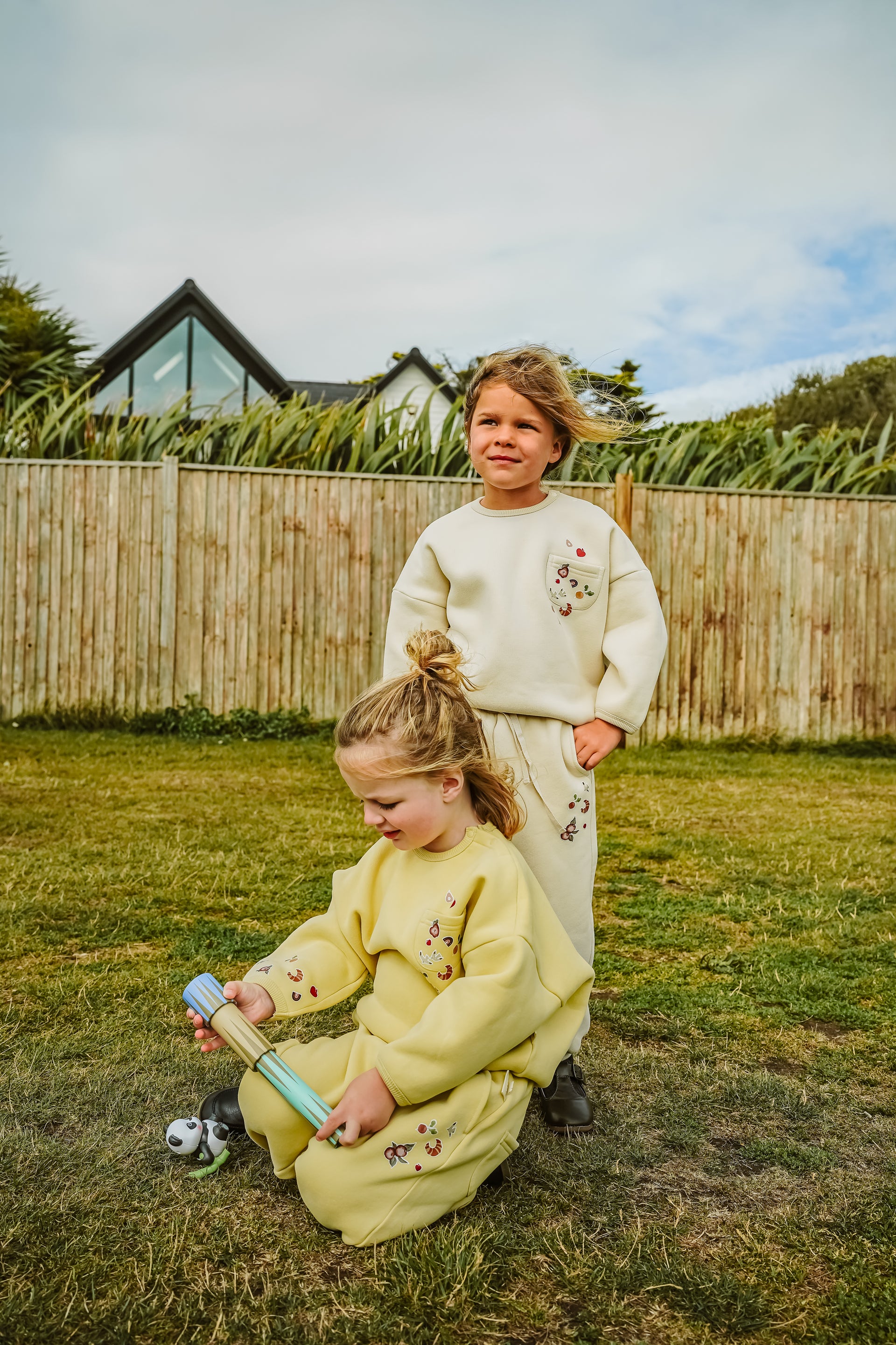 New Arrival – Playful Patch Fleece Sweatshirt & Bottom Set